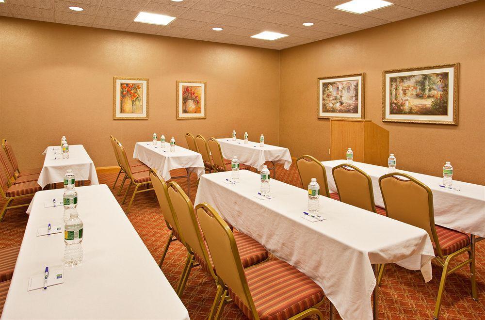 Holiday Inn Express & Suites Johnstown By Ihg Kültér fotó