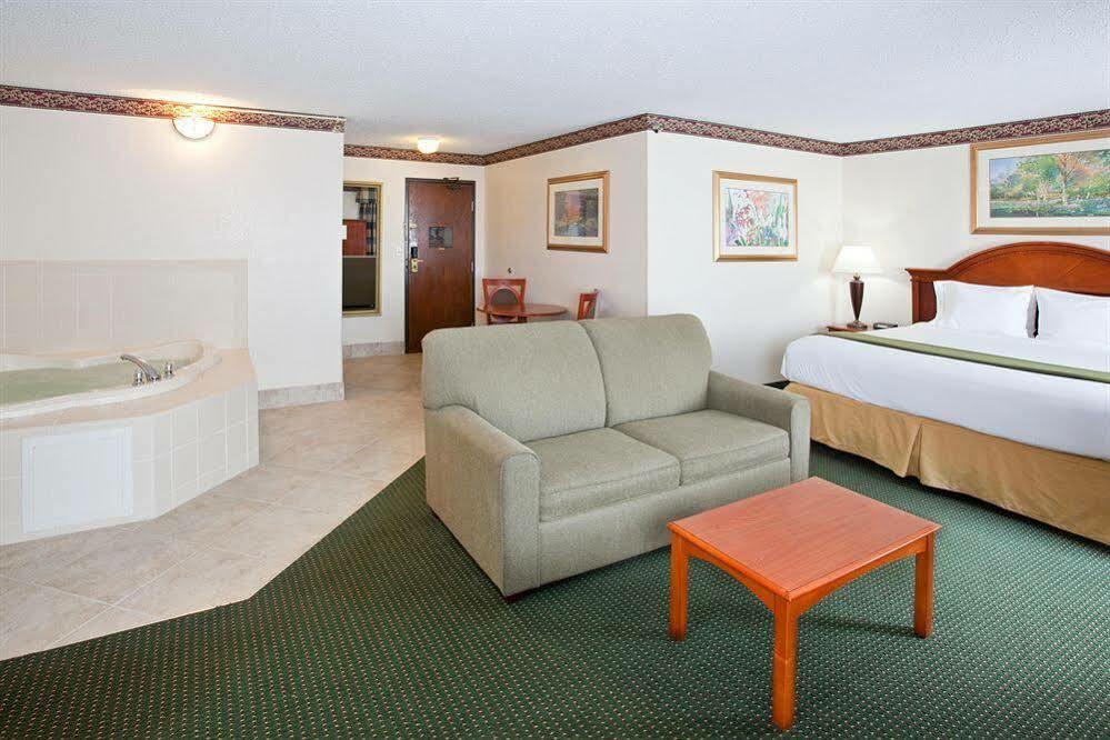 Holiday Inn Express & Suites Johnstown, An Ihg Hotel Kültér fotó