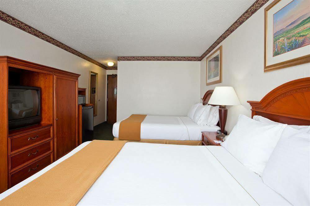 Holiday Inn Express & Suites Johnstown By Ihg Kültér fotó