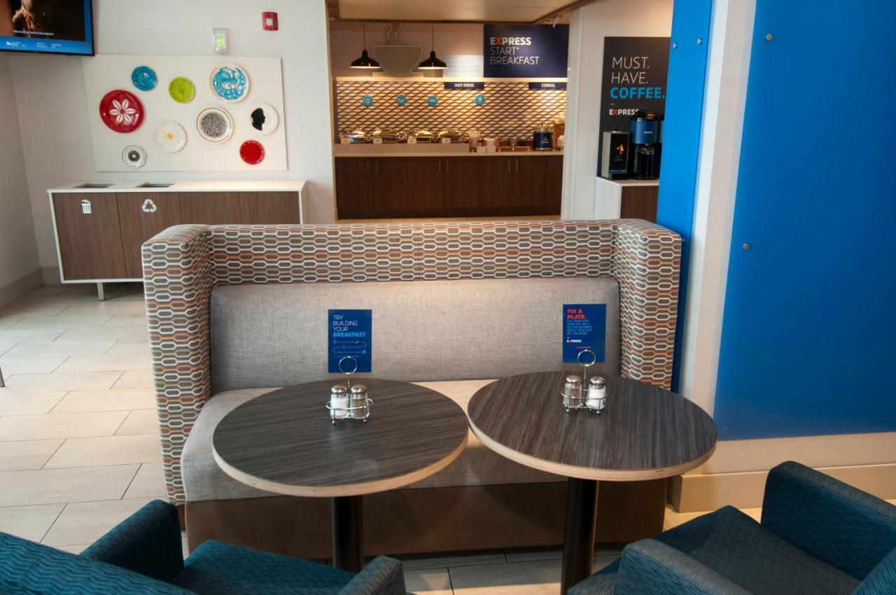 Holiday Inn Express & Suites Johnstown By Ihg Kültér fotó